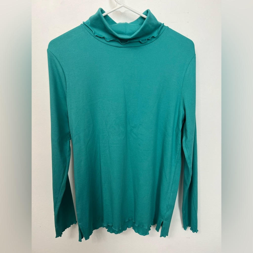 Isaac Mizrahi NWOT. Teal Long-Sleeve Lettuce Edge Turtleneck
